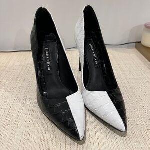 Alice and Olivia black and white two-tone pumps